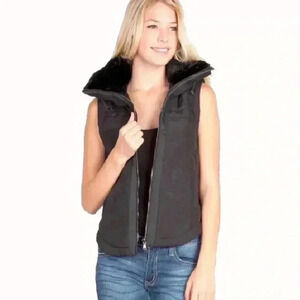 “Bailey” Collared Sleeveless Black Zippered Vest